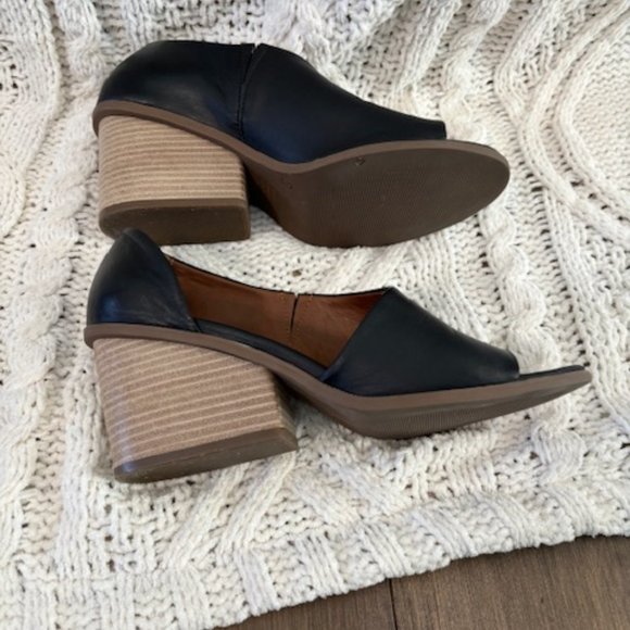 Leather Black open toe shoes - Picture 3 of 7